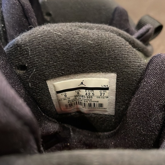 Mens air Jordan’s - Picture 2 of 4